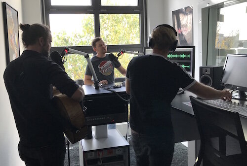 Scotty McCreery Performs on Berlin Star FM October 23 2019
